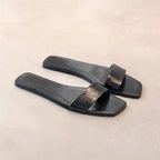 Damen Minimalistische Slides im zeitgenössischen Design mit breiter Riemenfront und bequemer Fußbettgestaltung R&B
