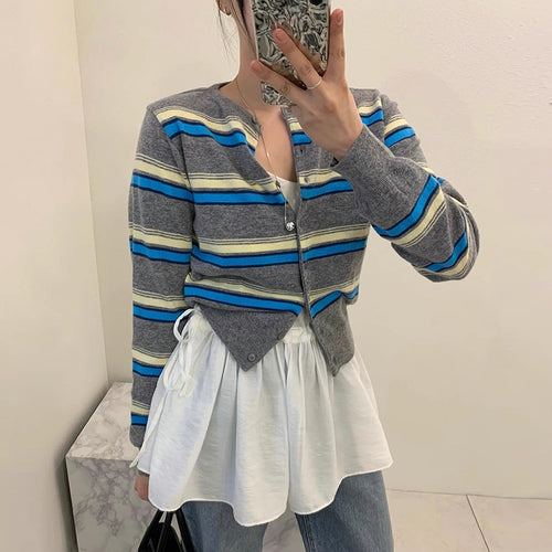 Damen sportliche Strickjacke mit modischem Streifenmuster und verspielten Knöpfen R&B