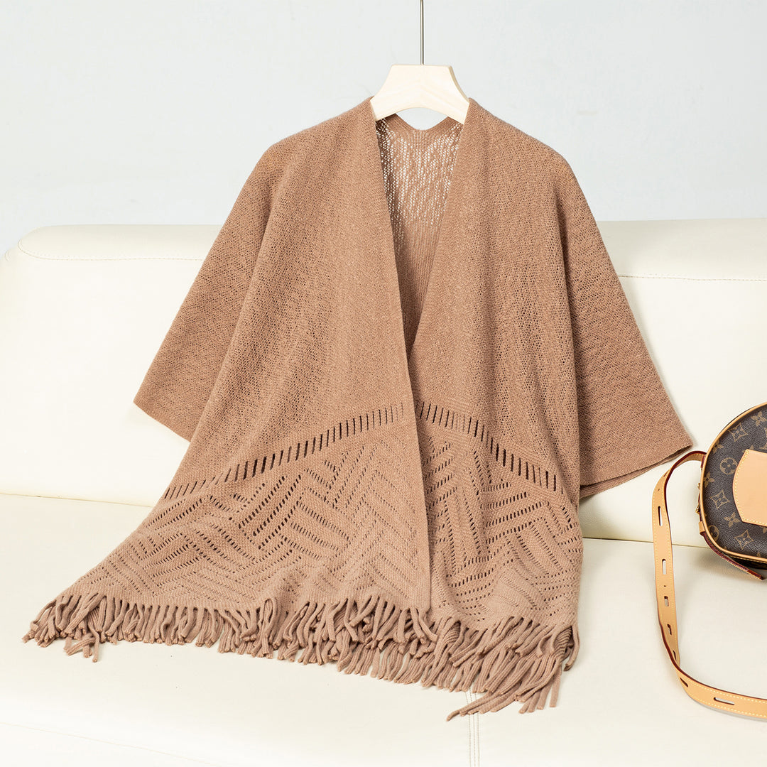Damen eleganter Strickponcho mit fransigen Details und markantem Muster R&B
