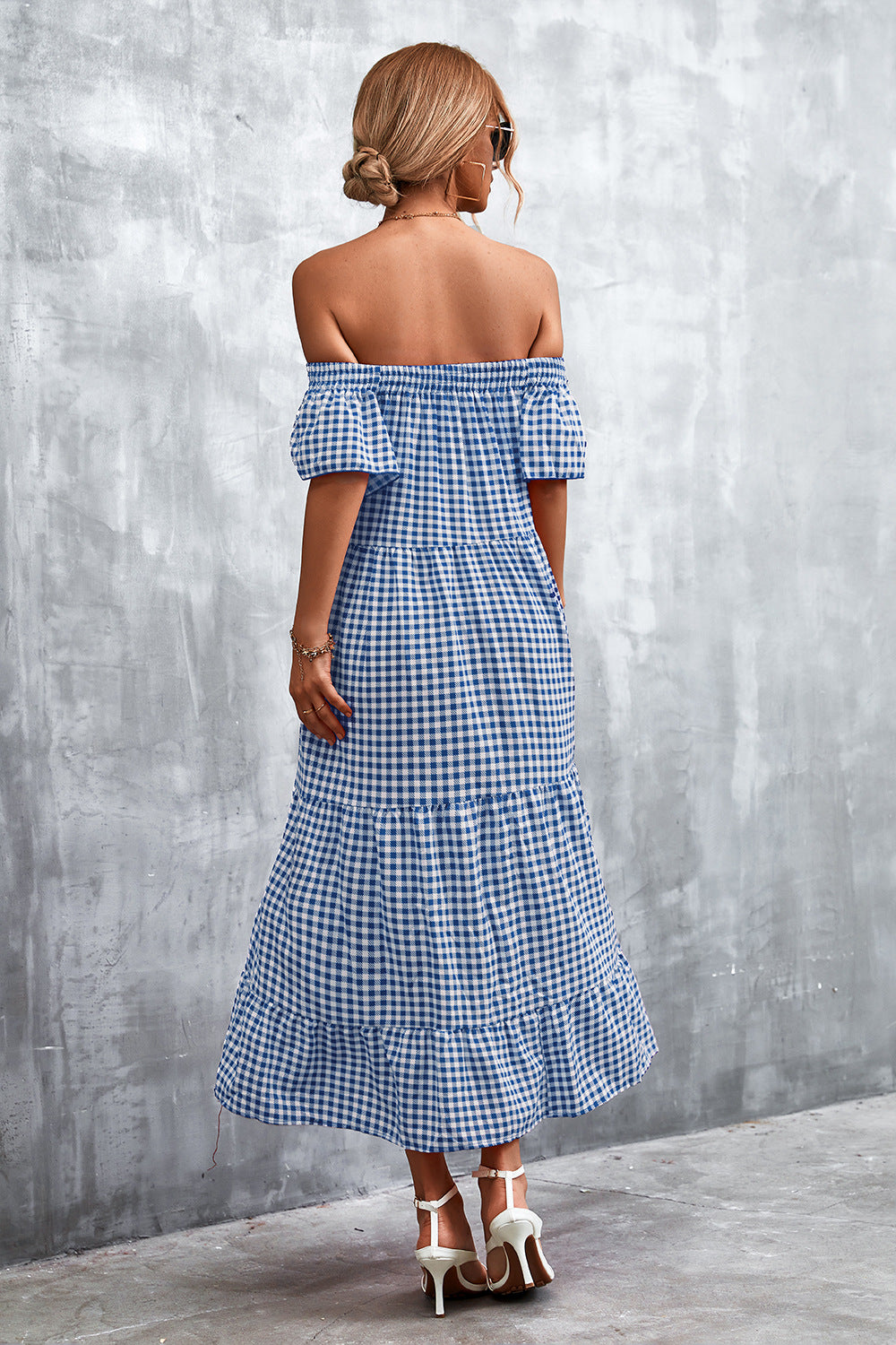Damen Fließendes Maxikleid mit off-shoulder Design und Rüschensaum R&B