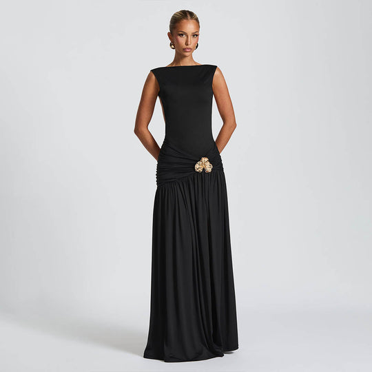 Damen elegantes bodenlanges Abendkleid mit raffinierten Fältchen und dekorativer Brosche R&B