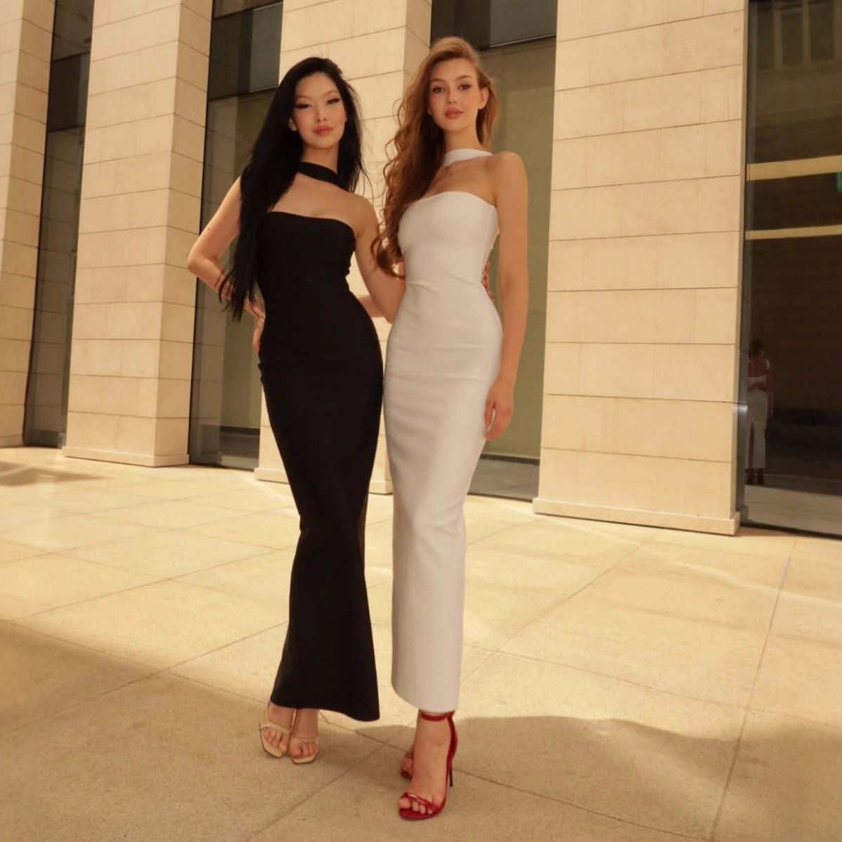 Damen Enges Abendkleid mit tiefem U-Ausschnitt und chicer Rückenpartie R&B