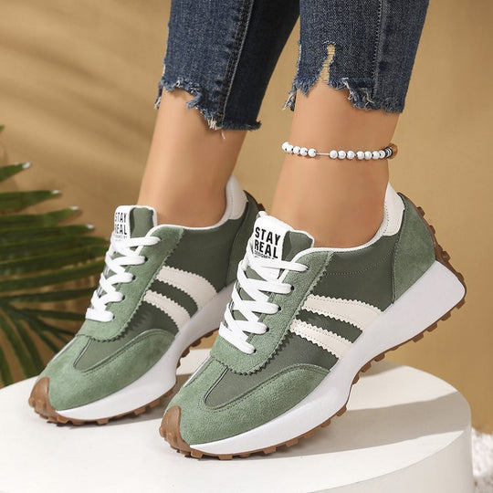 Damen nan retro-inspirierte Plateausneaker aus Veloursleder-Optik mit profilierter Gummisohle R&B