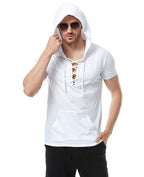 Herren Kapuzen-T-Shirt mit innovativem Schnürdesign und praktischer Kängurutasche