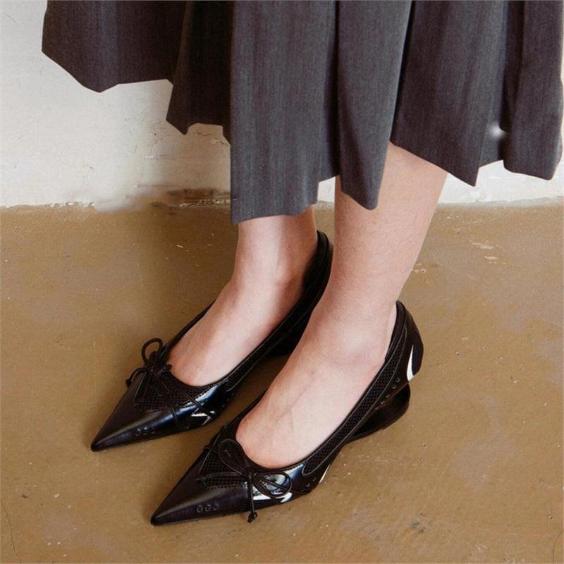 Damen elegante High Heel Ballerinas mit glänzender Oberfläche und Rüschendetail R&B