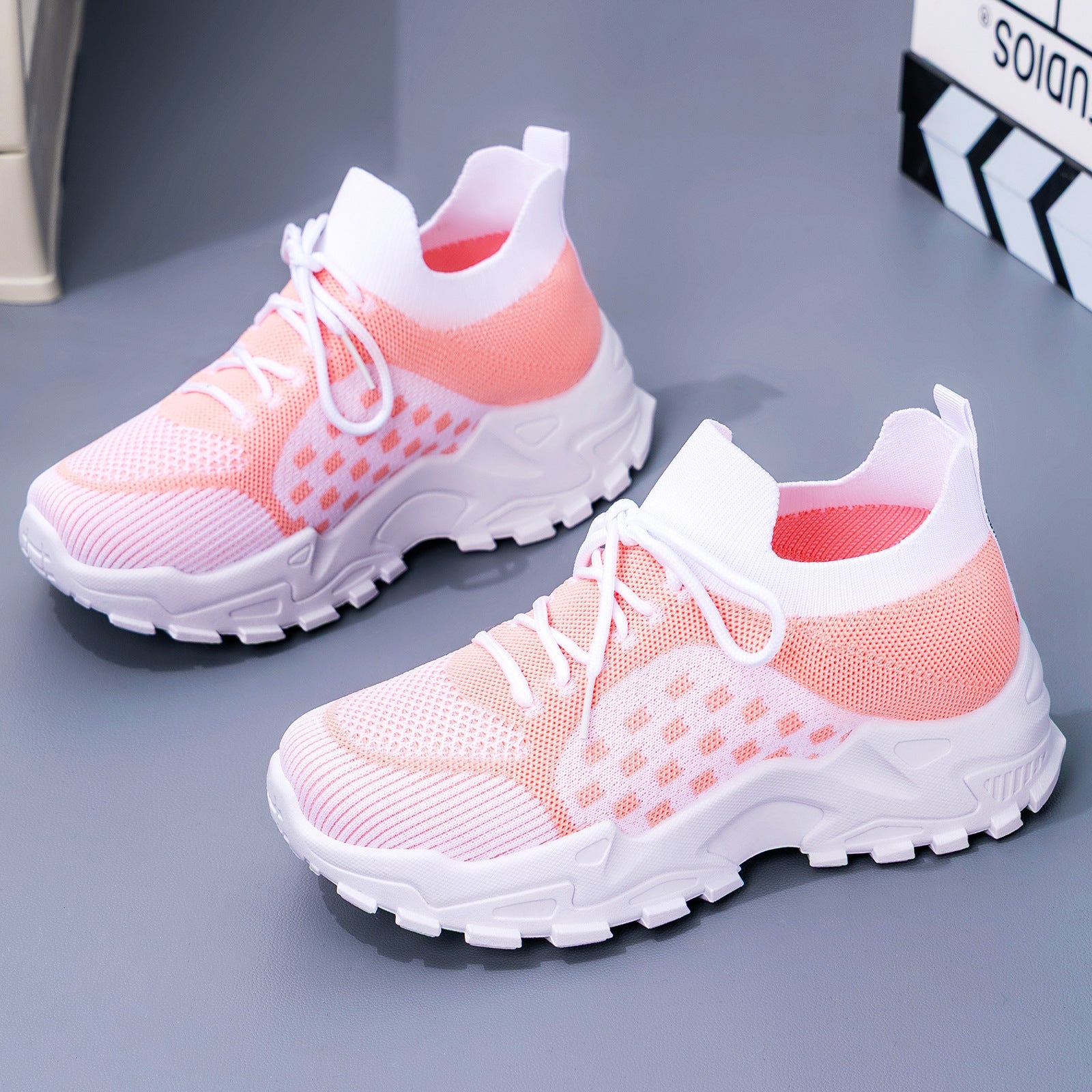 Damen Luftige Strick-Sneaker mit flexiblem Sohlenkomfort R&B