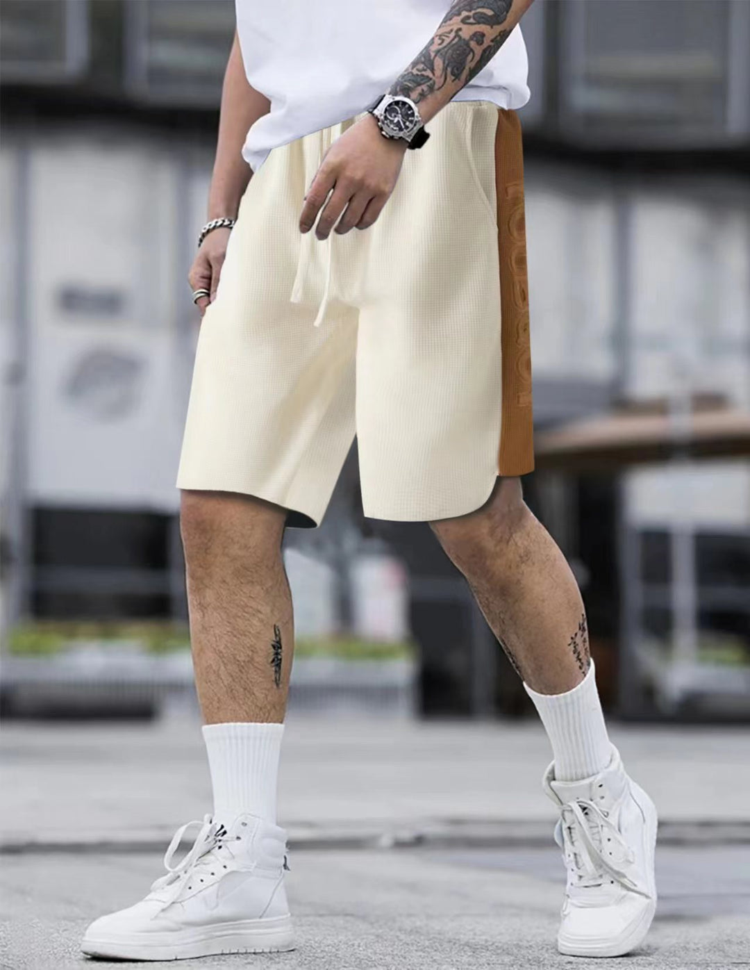 Herren stylische Freizeithose mit atmungsaktiver Struktur und seitlichen Kontraststreifen R&B
