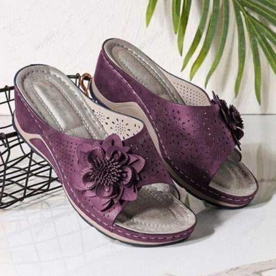 Damen Bequeme Pantoletten mit dekorativem Blumen-Detail und ergonomischer Fußbettgestaltung R&B