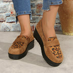 Damen Slipper mit eleganter Tierfell-Applikation und komfortablem Plateau