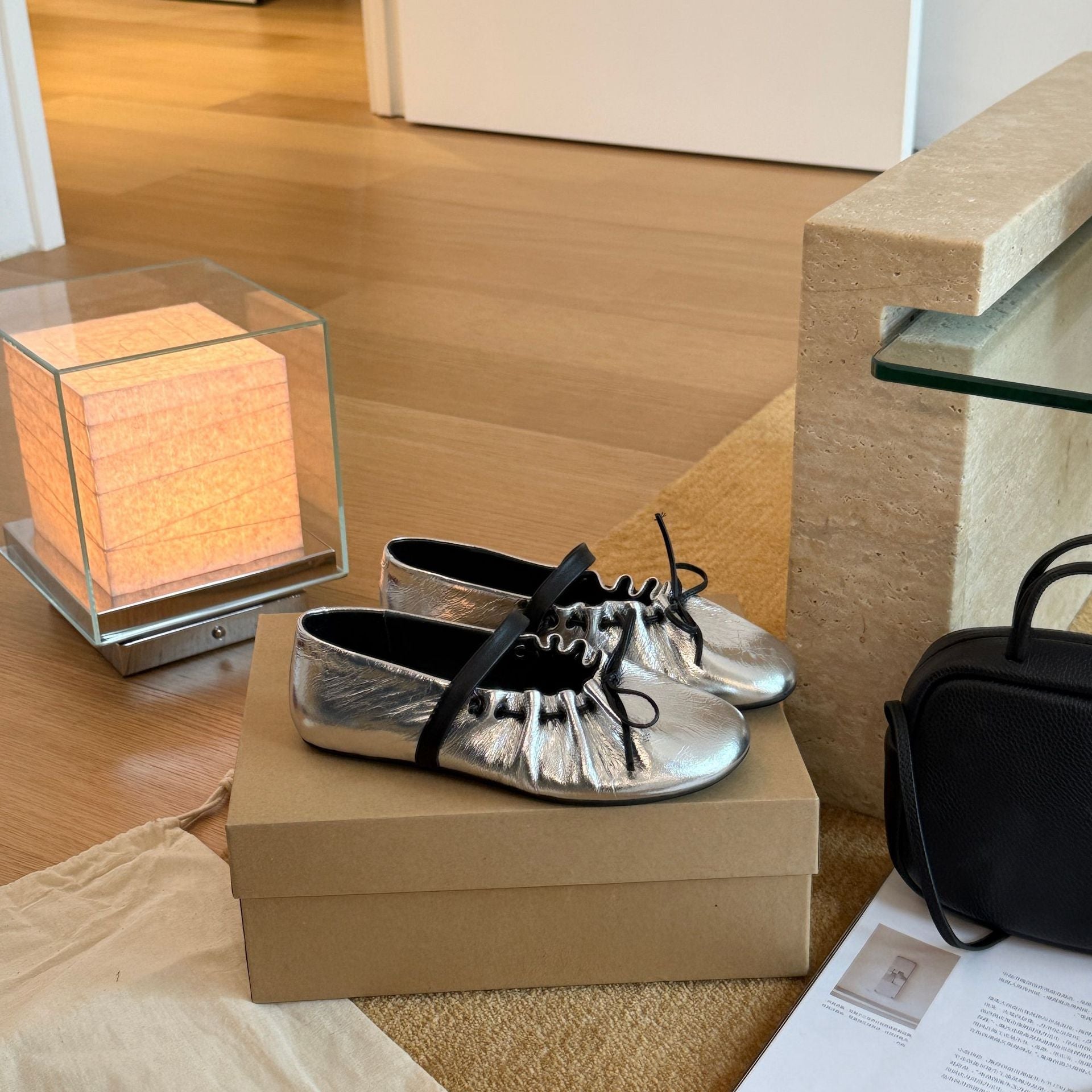 Damen Ballerinas mit elastischem Riemen und metallischem Glanz R&B