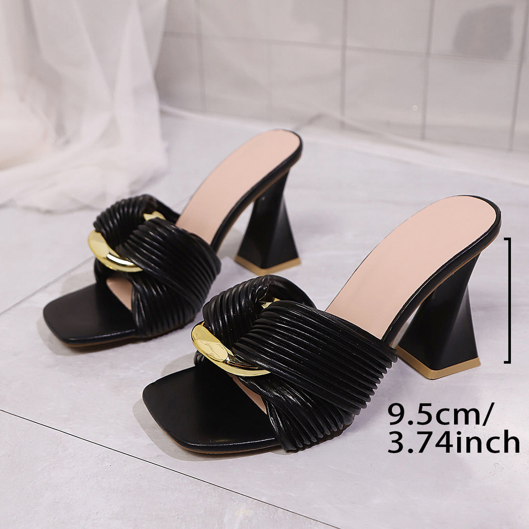 Damen Elegante High-Heel Sandaletten mit modischem Rippendesign und goldener Akzent-Details R&B