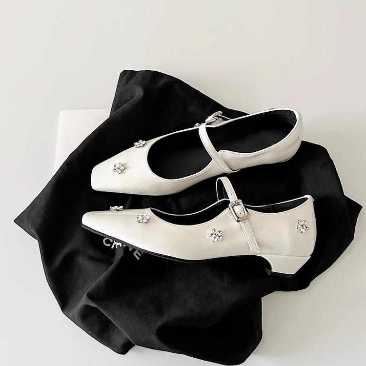 Damen Ballerina-Schuhe mit verziertem Riemen und glänzenden Applikationen