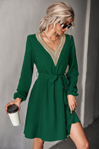 Damen elegantes Kleid mit V-Ausschnitt, Rüschendetails und Taillengürtel R&B