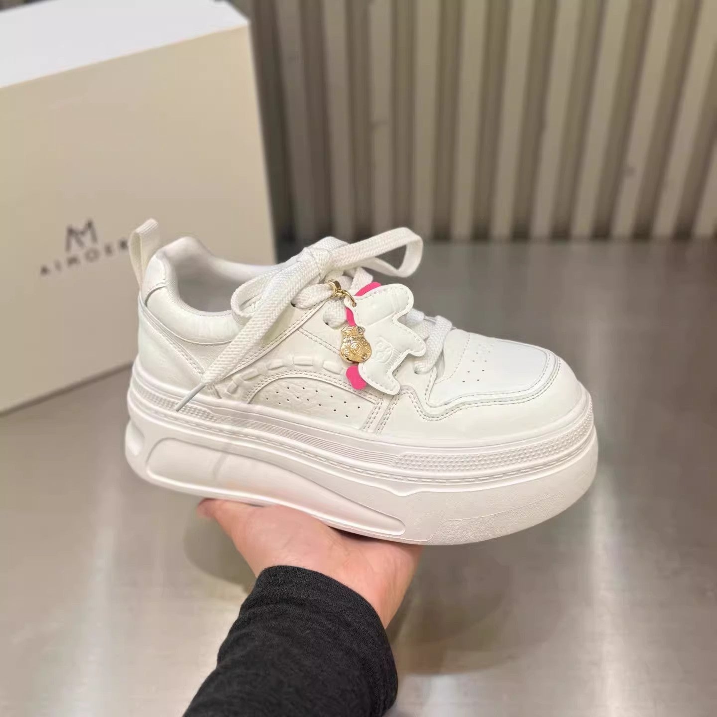 Damen modische Plateau-Sneaker mit verziertem Schnürsystem und komfortabler Dämpfung R&B