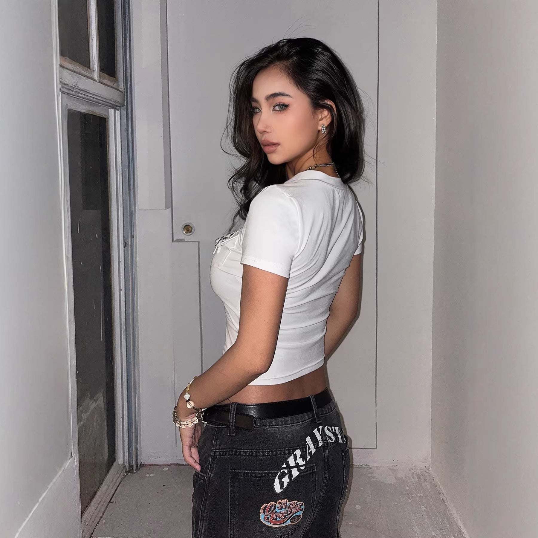 Damen Kurzarm Shirt mit dekorativem V-Ausschnitt und praktischem Taschen-Design R&B
