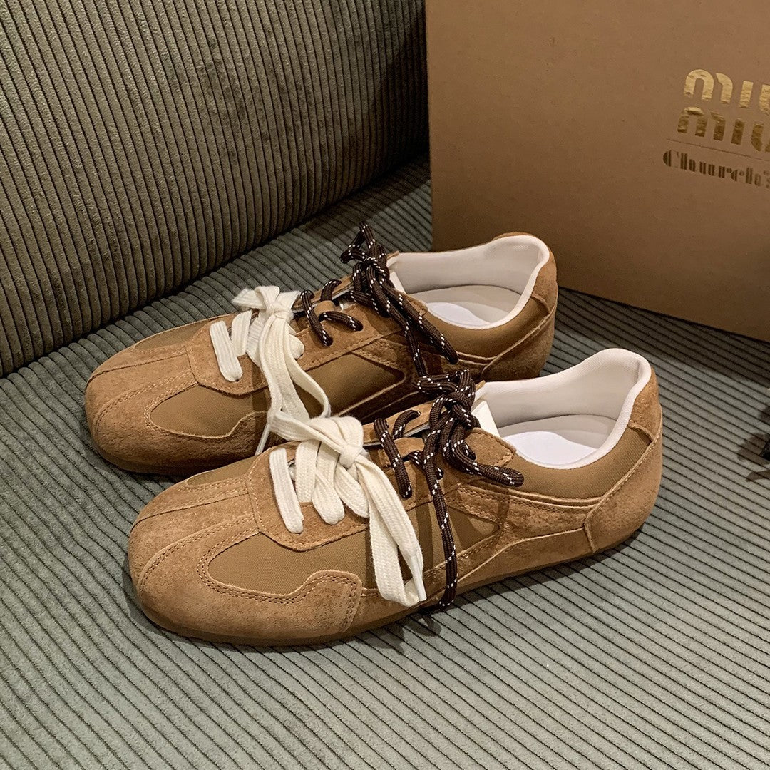 Damen sportliche Sneakers mit speziellen Schnürdetails und komfortabler Sohle R&B