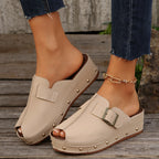 Damen Offene Clogs mit modischen Nieten und verstellbarem Riemen EB