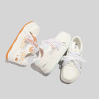 Damen Sportliche Sneakers mit verspielten Rüschen und trendigem Schnürsystem