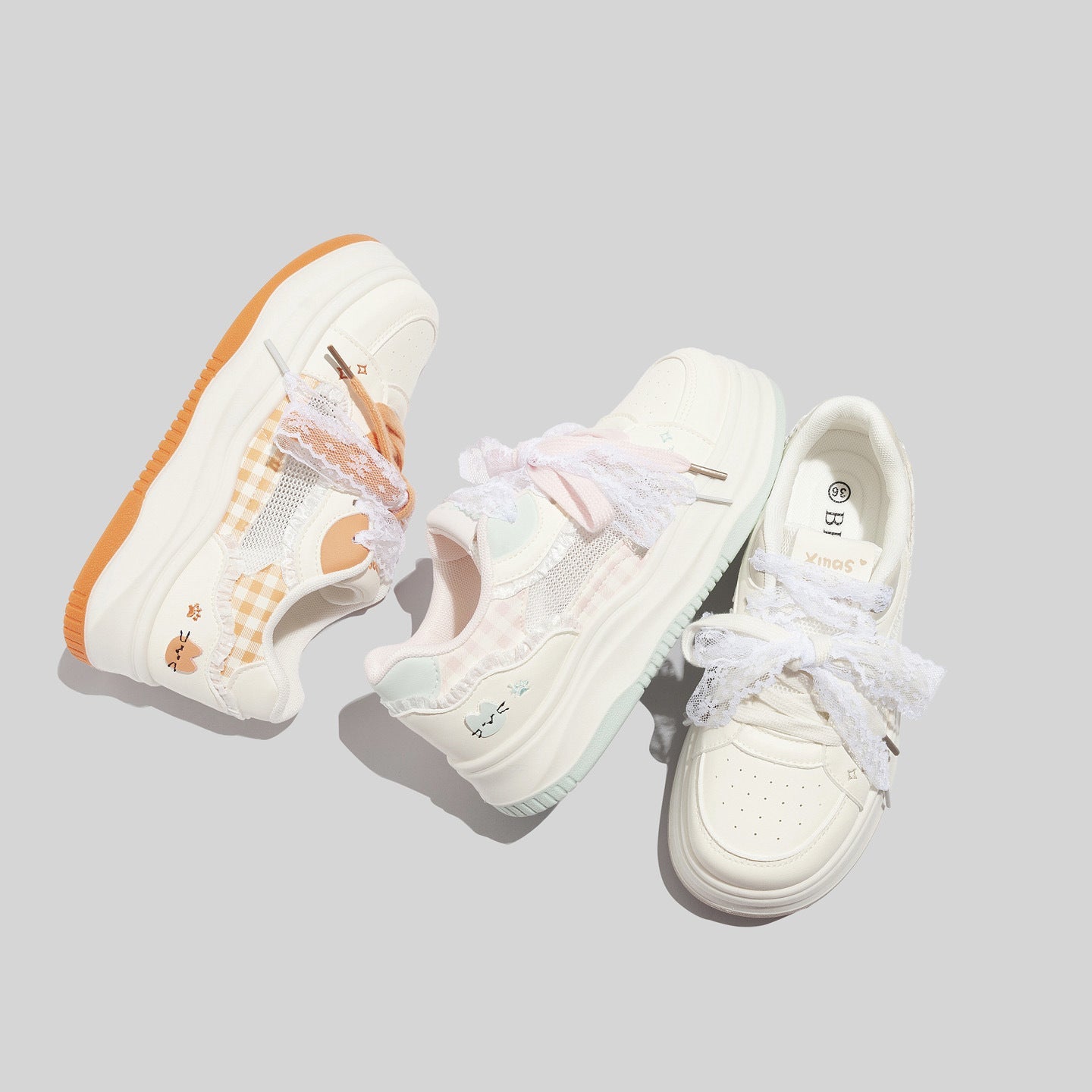 Damen Sportliche Sneakers mit verspielten Rüschen und trendigem Schnürsystem