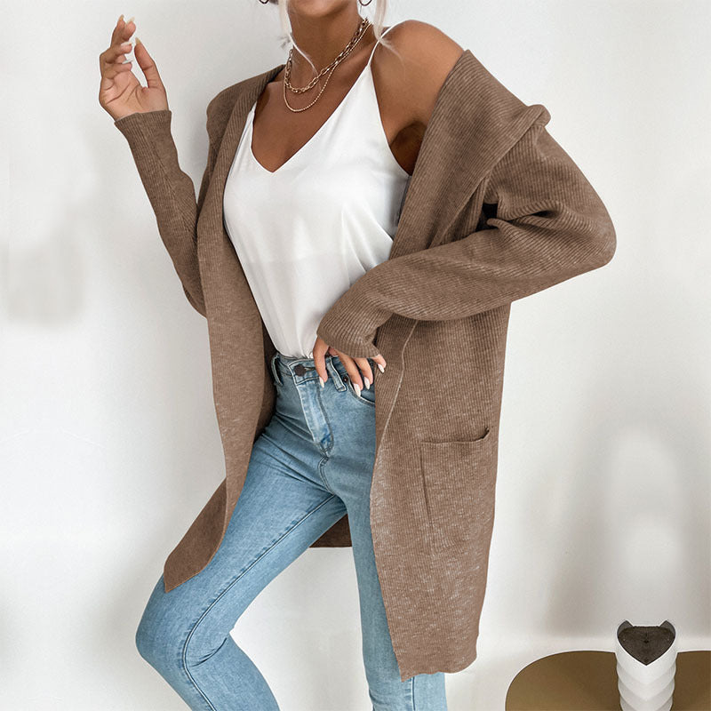 Damen Strickjacke mit tiefem V-Ausschnitt und praktischen Taschen R&B