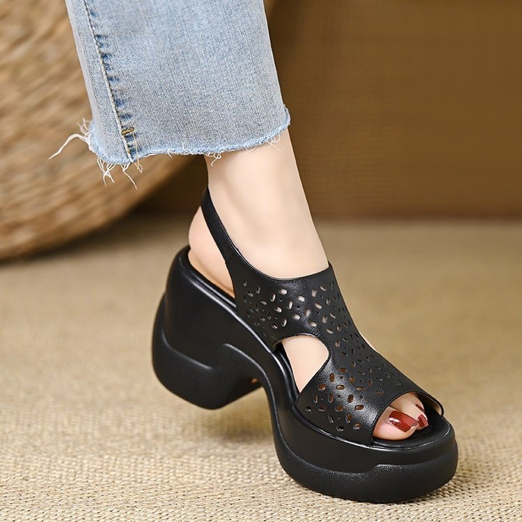 Damen Plateausandalen mit luftiger Perforation und bequemem Absatz