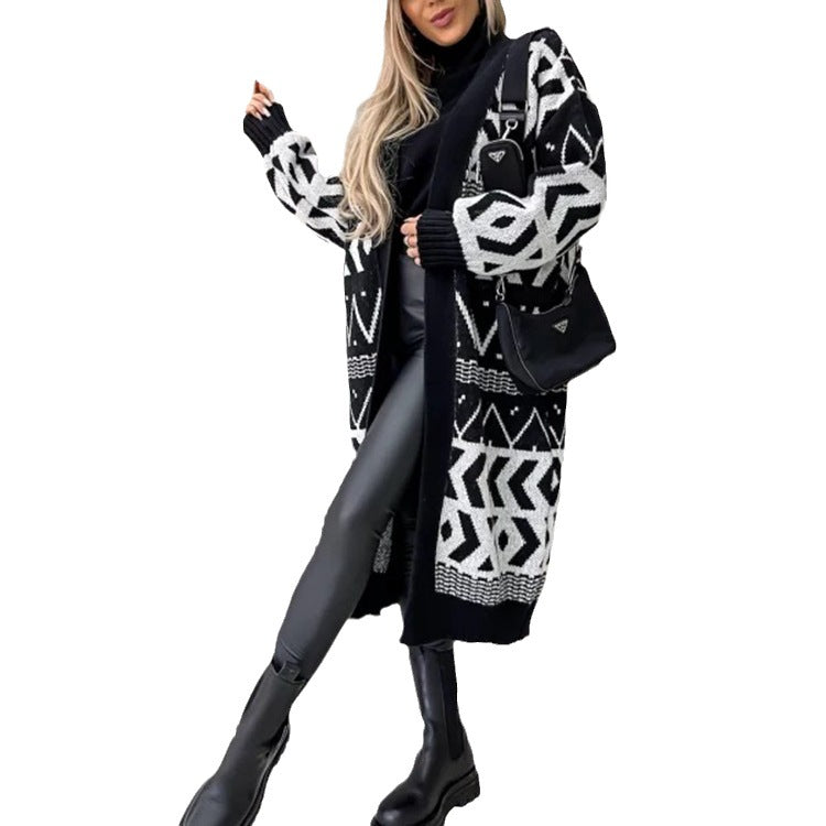 Damen Strickmantel mit modernem grafischen Muster und lässiger Passform R&B