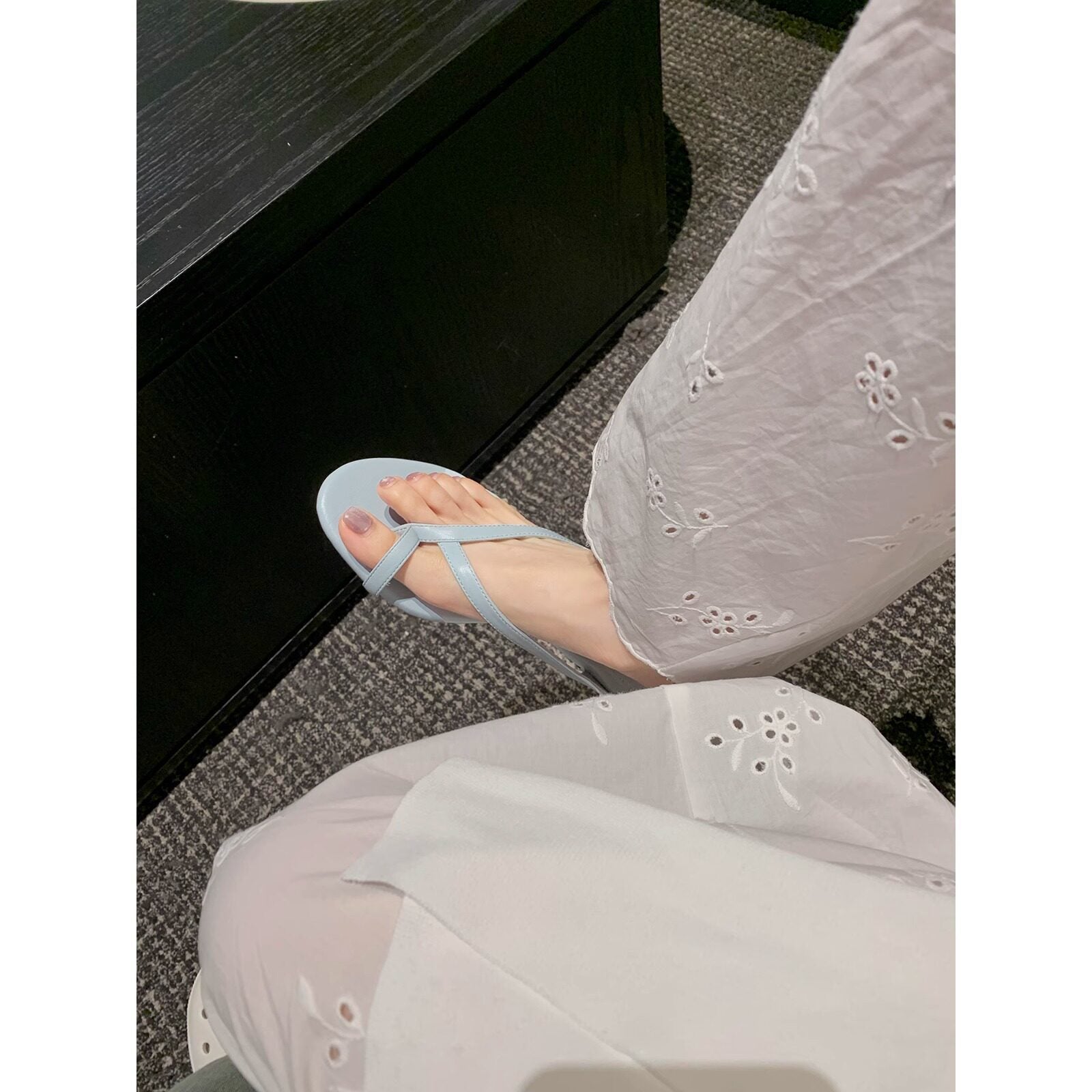 Damen Zehentrenner-Sandalen mit elegantem Riemendesign und bequemem Fußbett R&B