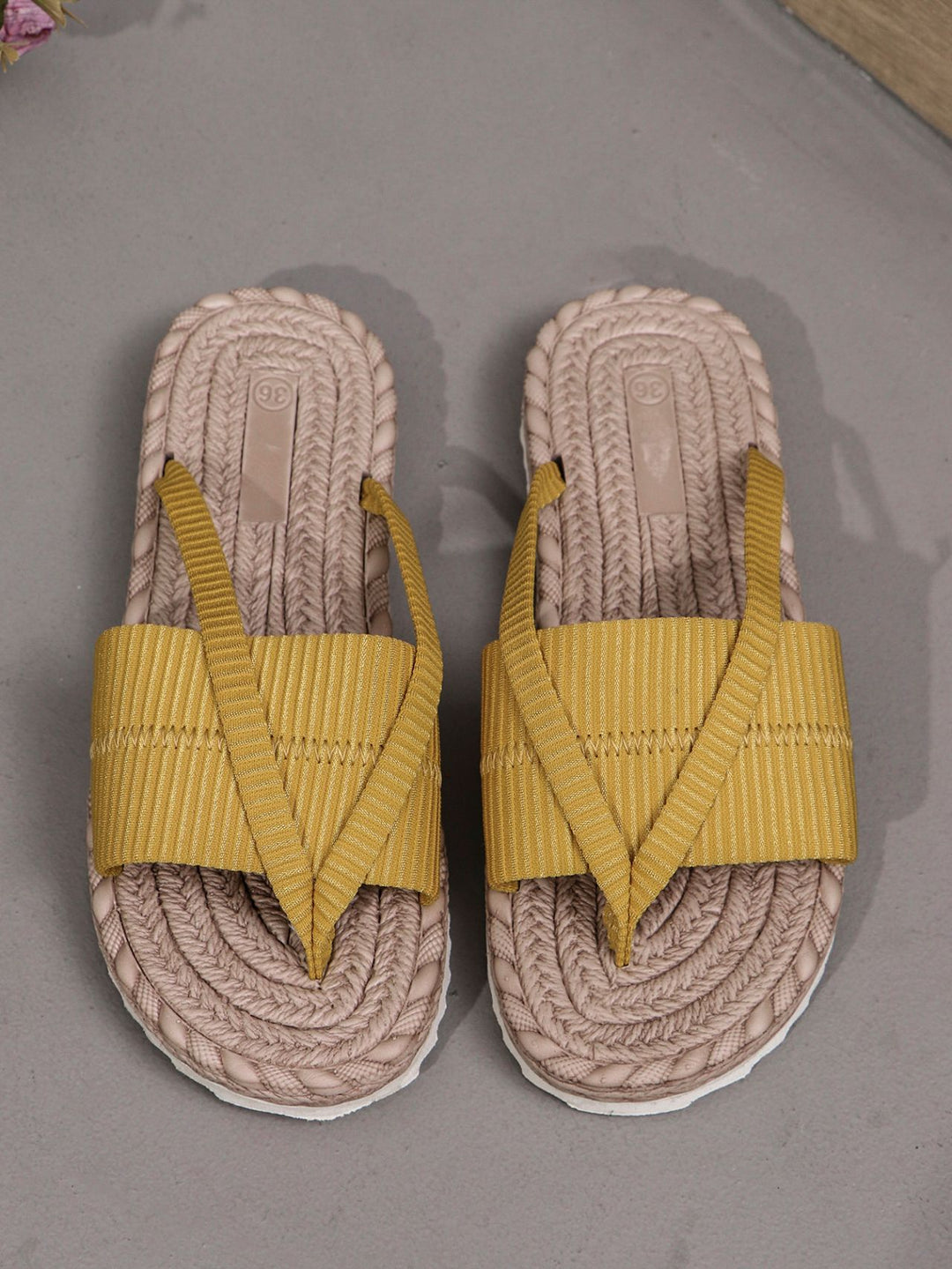 Damen Komfortable Zehentrenner-Sandalen mit geflochtenem Detail R&B
