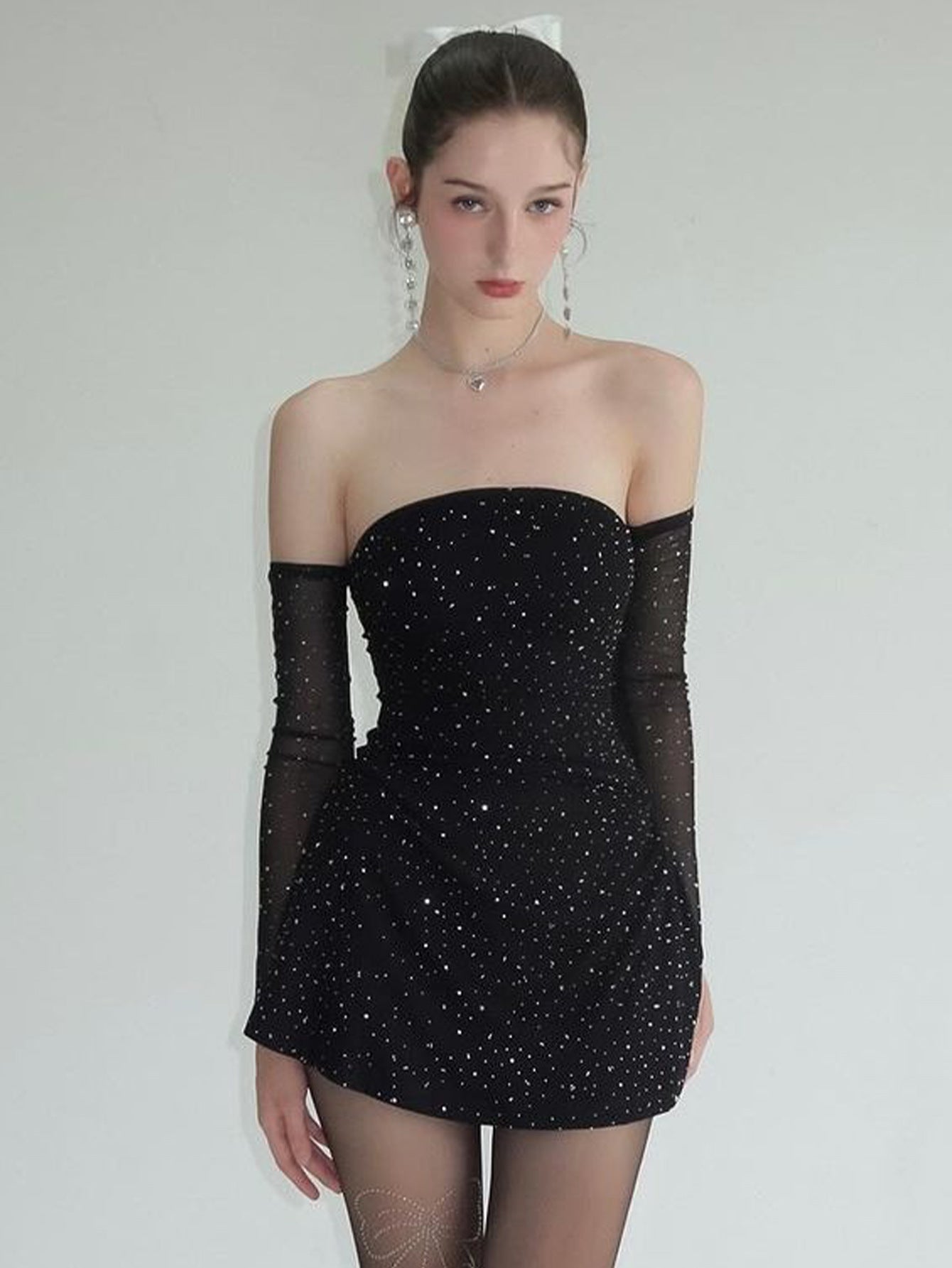 Damen Strapless Minikleid mit funkelnden Applikationen und transparenten Ärmeln R&B