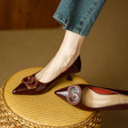 Damen stilvolle spitze Pumps mit dekorativem Schmuckelement