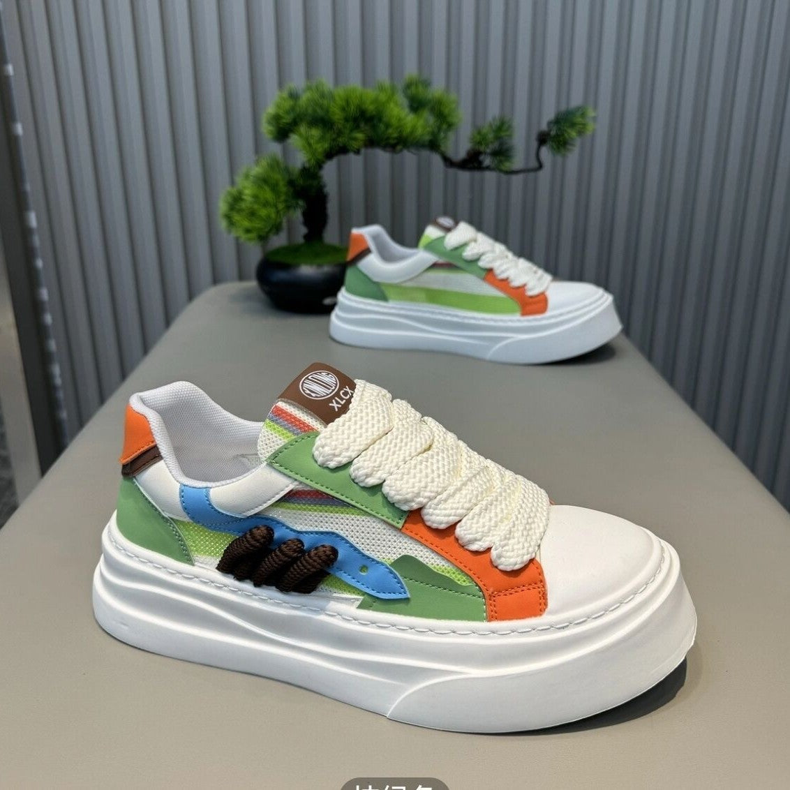Damen Modische Plattform Sneakers mit einzigartigen grafischen Mustern und bequemer Sohle R&B