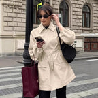 Damen Utility-Jacke im modernen Design mit Gürteldetails und großen Taschen R&B