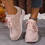 Damen Sportliche Sneakers mit perforiertem Obermaterial und glänzenden Akzenten R&B