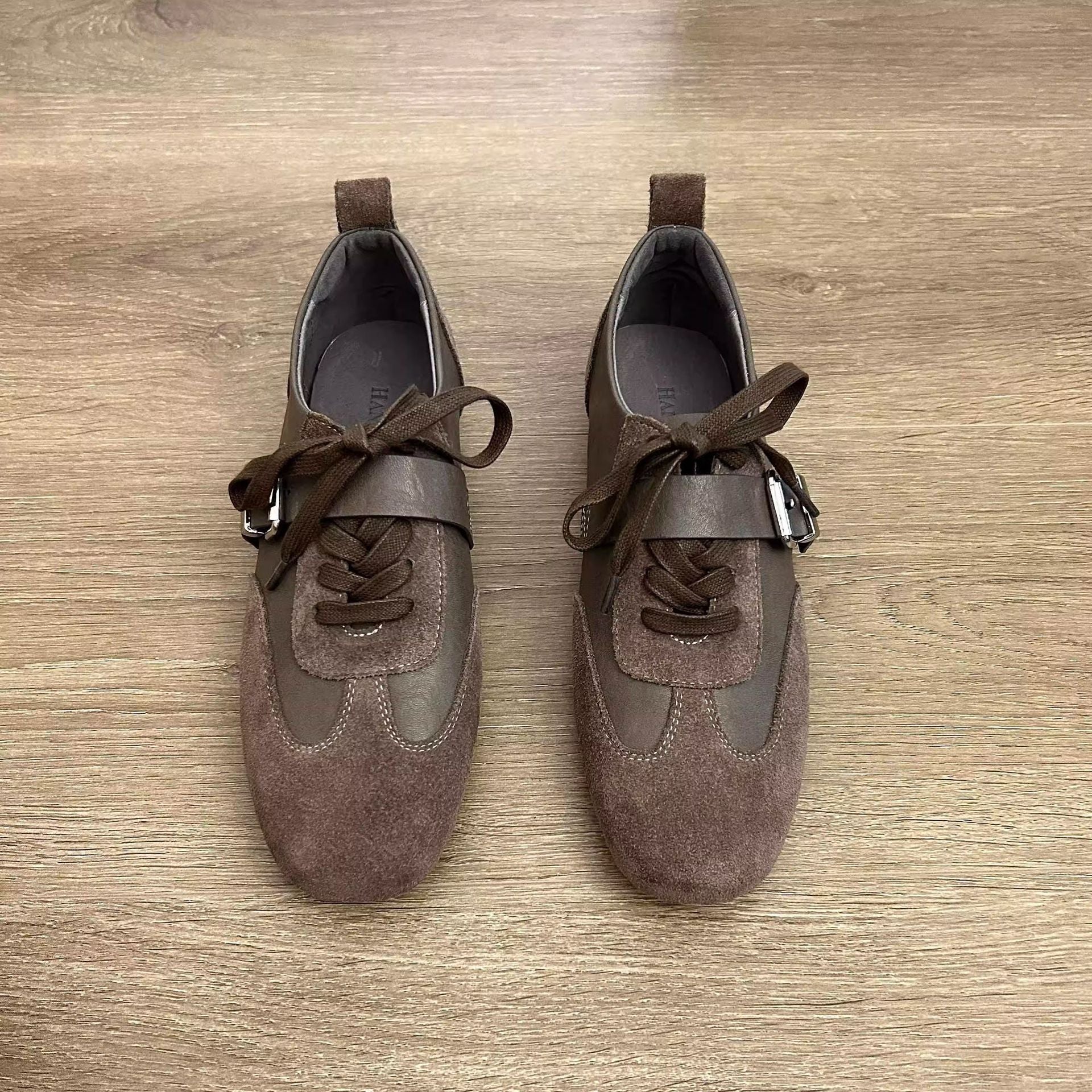 Damen modische Schnürschuhe mit dekorativem Element und hochwertiger Verarbeitung R&B