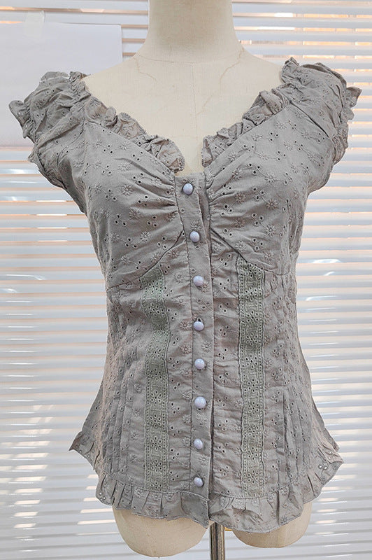 Damenbluse mit romantischem Rüschendesign und dekorativen Knopfdetails R&B