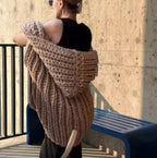 Damen Grobstrick-Hoodiejacke mit oversized Passform und tiefem Kragen R&B