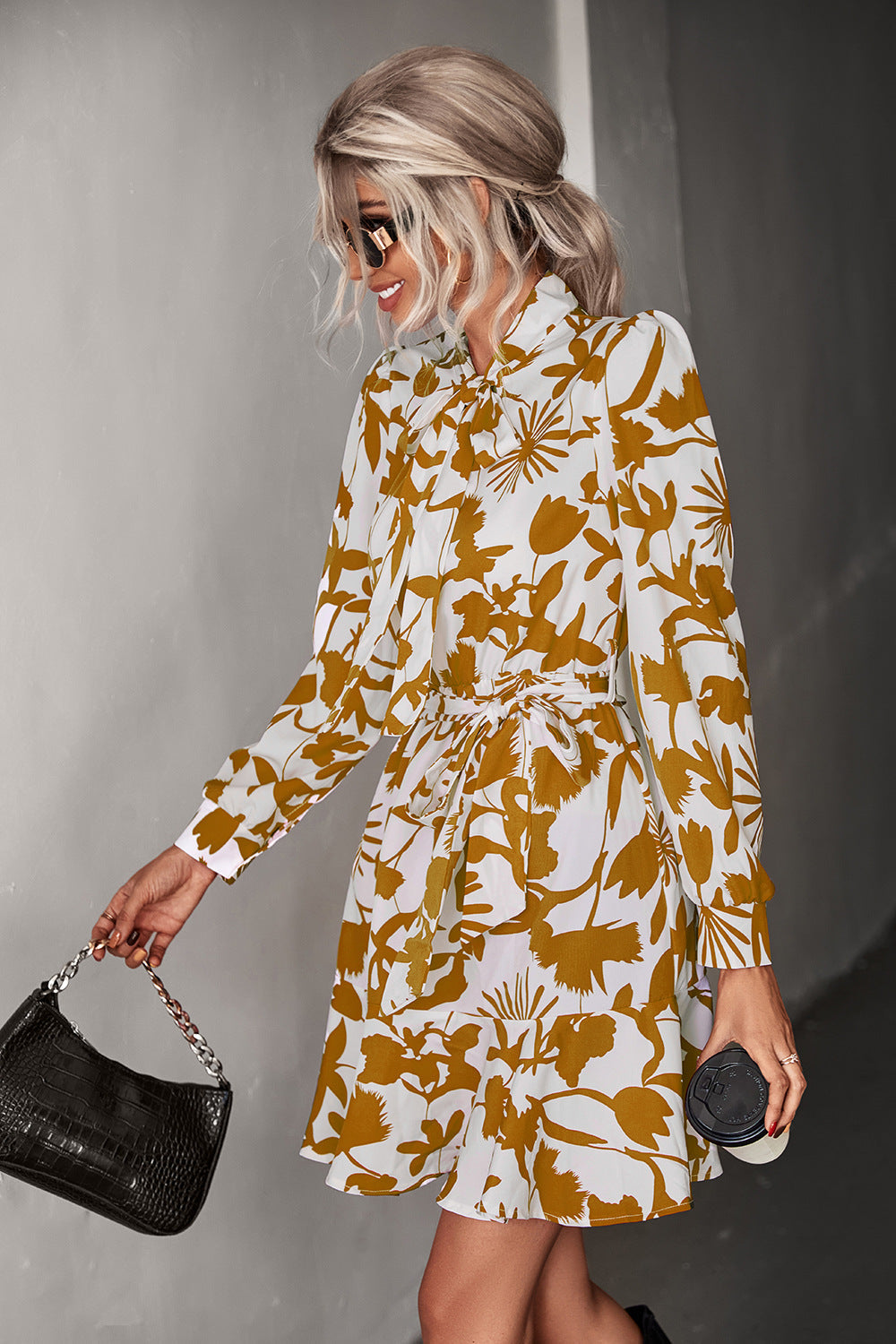 Damen Kleid mit hochgeschlossenem Kragen und modischem Blumendruck R&B