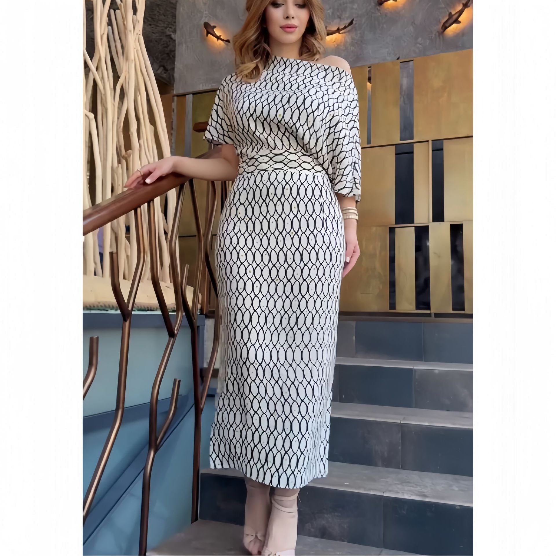 Damen Elegantes Maxikleid mit asymmetrischem Schnitt und strukturiertem Muster R&B