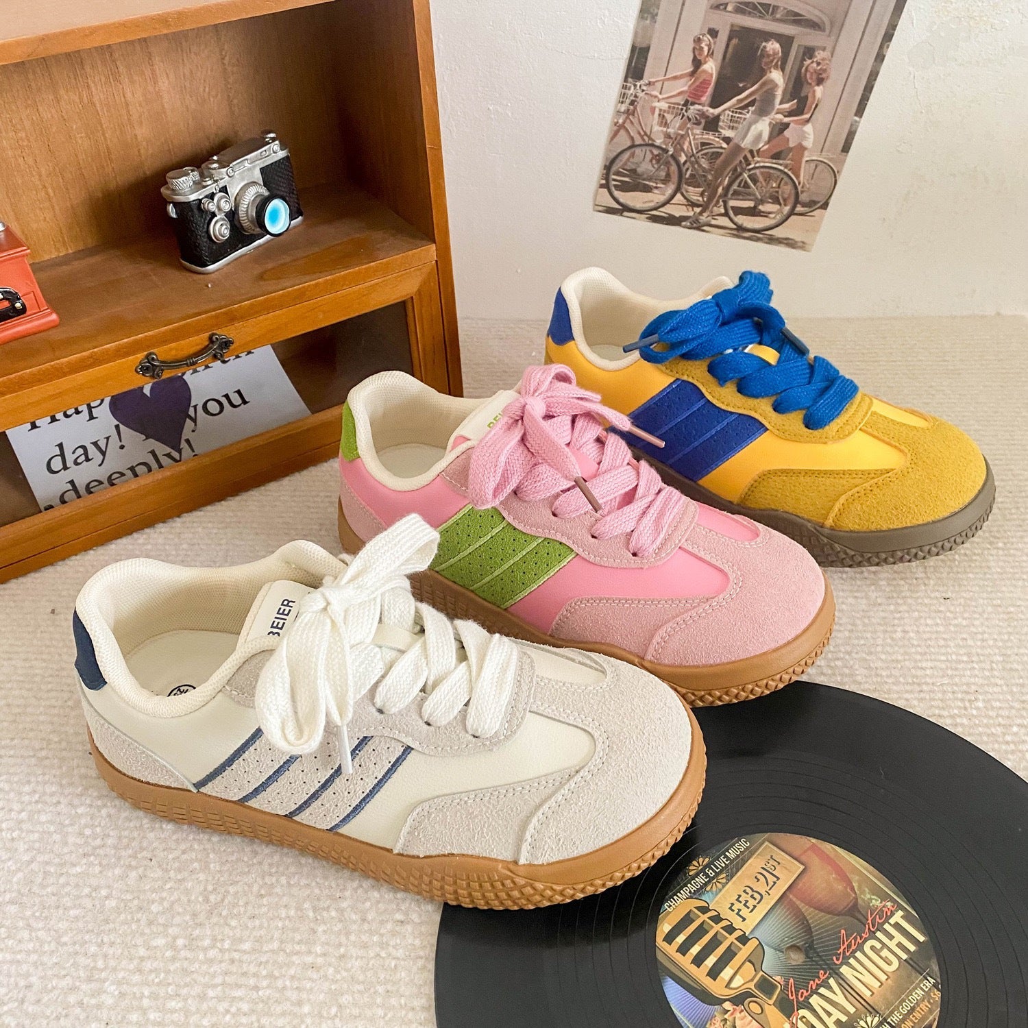Damen Sneakers im sportlichen Retro-Stil mit atmungsaktiver Obermaterialstruktur und rutschfester Sohle R&B
