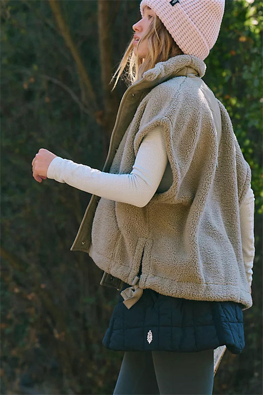 Damen Kapuzenjacke aus kuscheligen Fleece mit regulierbarem Saum R&B