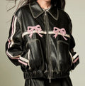 Damen Modische Kunstlederjacke mit dekorativen Schleifen und sportlichen Streifen