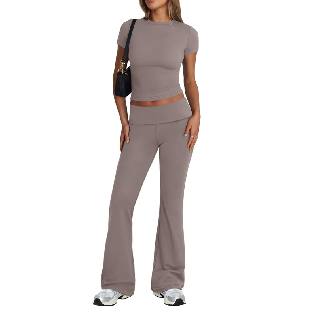 Damen Sportliches Kombination-Outfit mit körpernahem Top und ausgestellten Hosen R&B