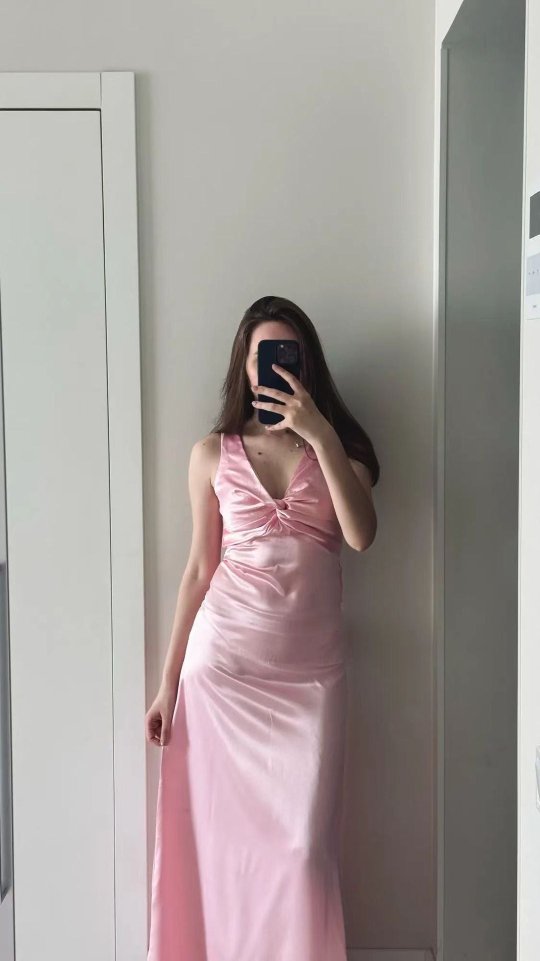 Damen Figurumspielendes Maxikleid mit elegantem V-Ausschnitt und Raffungen R&B