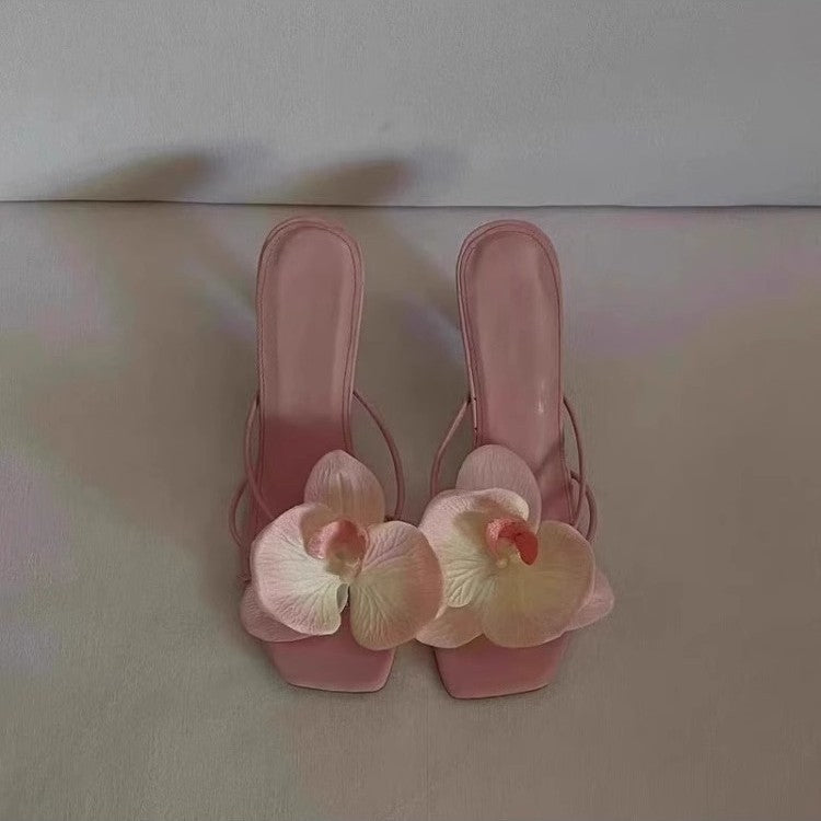 Damen Sandalen mit floralen Akzenten und elegantem Design R&B