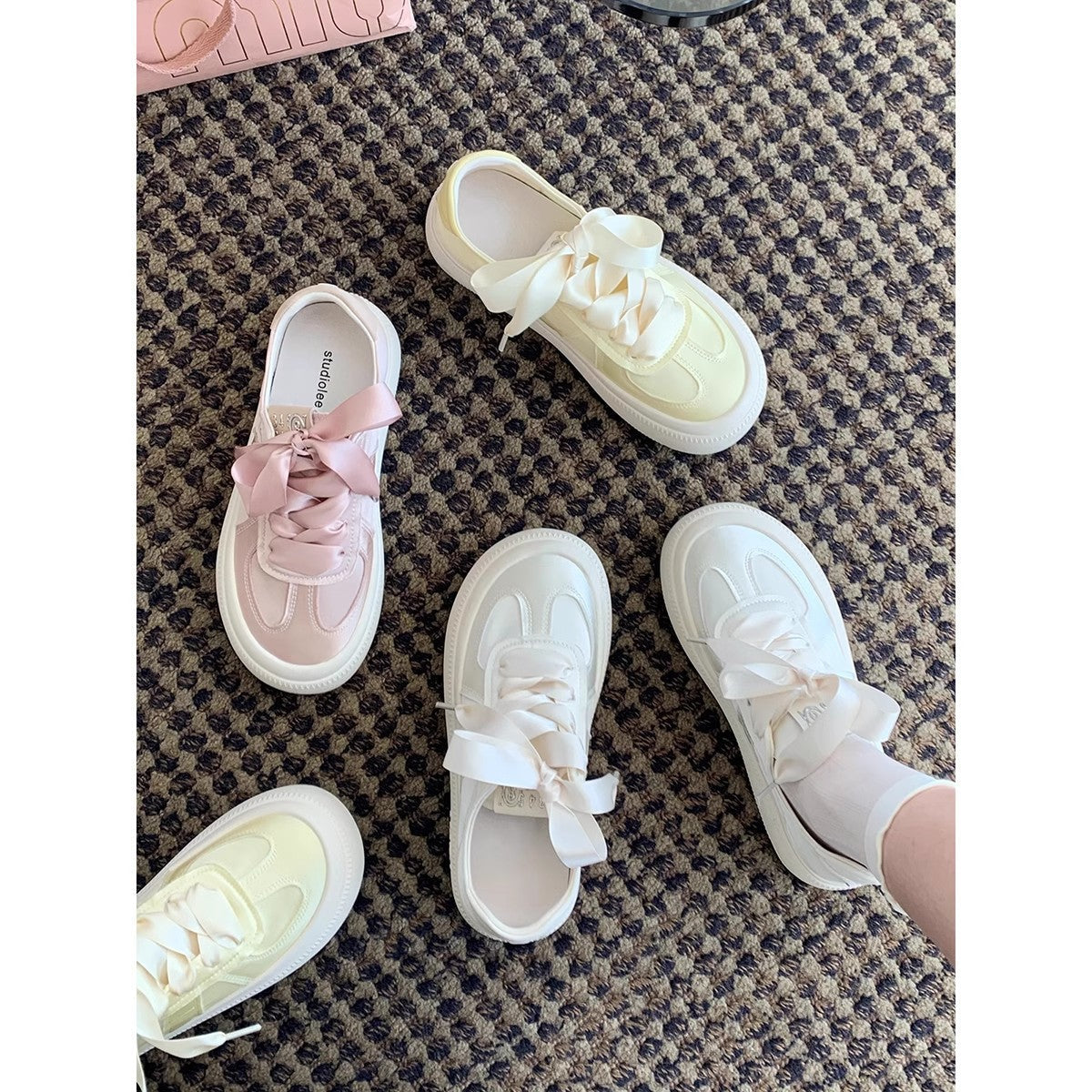 Damen Sneakers mit eleganter Schleifenverzierung und atmungsaktiver Oberfläche