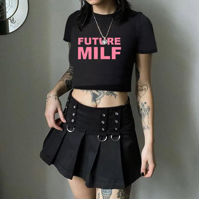 Damen Crop-T-Shirt mit verspieltem Lippenmotiv und modernem Schriftzug R&B