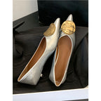 Damen elegante spitze Slipper mit auffälliger Metallapplikation R&B