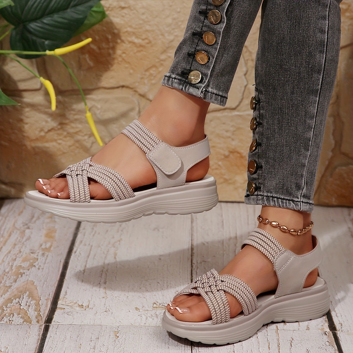 Damen Sportliche Sandalen mit geflochtenen Riemen und gepolsterter Sohle R&B