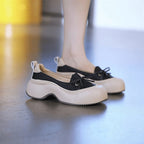 Damen Sleek Casual Slipper mit ausgeprägter Plateau-Sohle und modischem Bindegarn