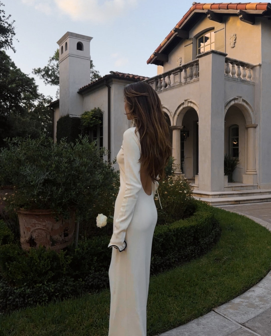 Damen Elegantes Sommerkleid mit raffinierten Ausschnitten und Wellenmuster R&B